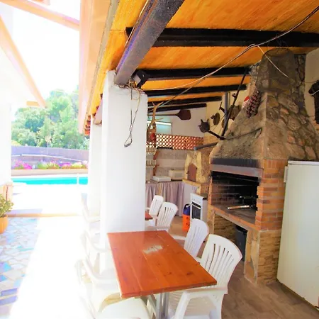 Vacances&villas Lloret- Londres, Exclusiva A 800m Playa Cala Canyelles, Piscina Privada, Garaje Privado, Barbacoa, Ubicación Exclusiva Villa *