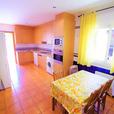 Vacances&villas Lloret- Londres, Exclusiva A 800m Playa Cala Canyelles, Piscina Privada, Garaje Privado, Barbacoa, Ubicación Exclusiva * Lloret de Mar